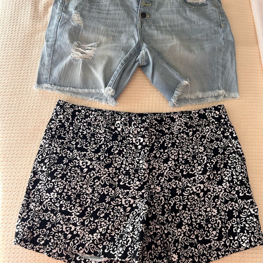 Bundle of two women’s shorts